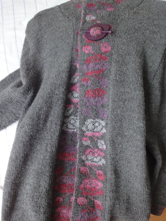 Ciep�y sweter z dwustronnym wzorem